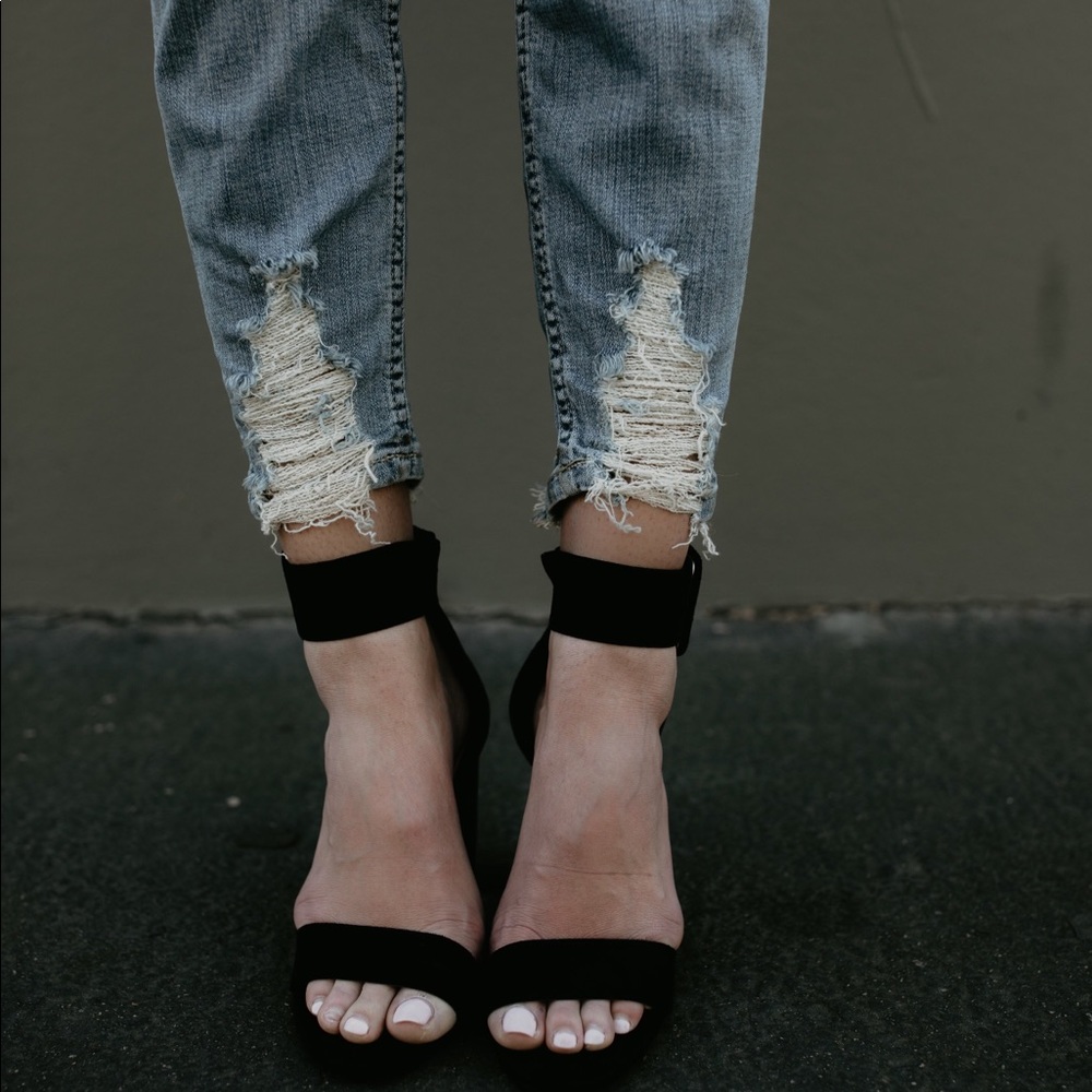 ✨Briella Black Faux Suede Ankle Strap Heel - Picture 4 of 8